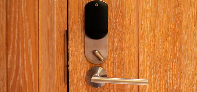 Automatic Locking Door Knob Belmont